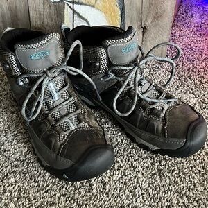 Keen Hiking Boots. NEW SZ 7.5
